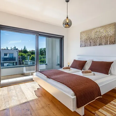 Contemporary Villa Anamari With Heated Pool *