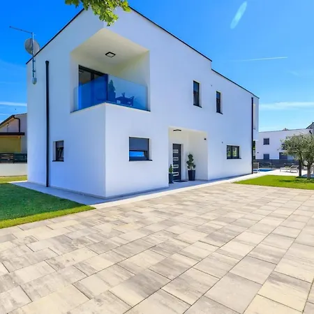 Contemporary Villa Anamari With Heated Pool Villa *