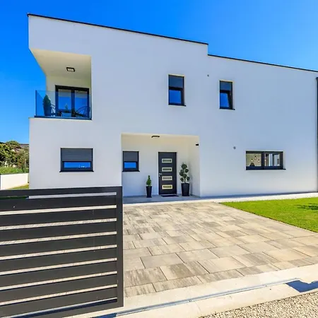 Villa Contemporary Villa Anamari With Heated Pool