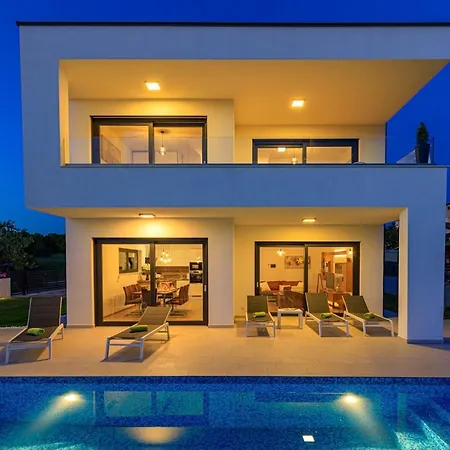 Contemporary Villa Anamari With Heated Pool Poreč