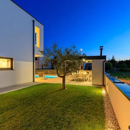 Contemporary Villa Anamari With Heated Pool