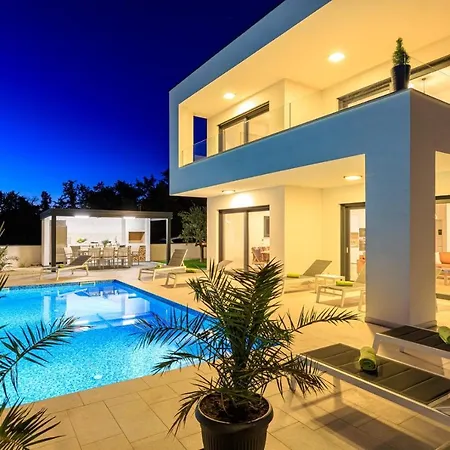 Contemporary Villa Anamari With Heated Pool