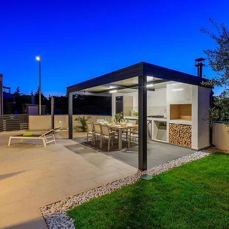 Vila Contemporary Villa Anamari With Heated Pool Poreč