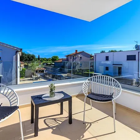 Vila Contemporary Villa Anamari With Heated Pool