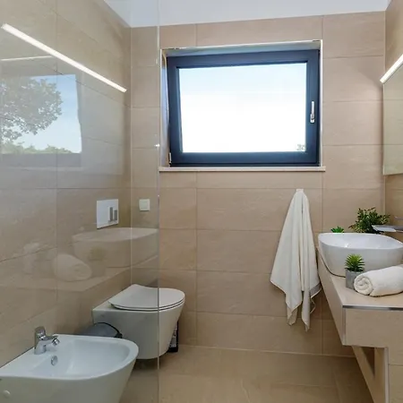 Vila Contemporary Villa Anamari With Heated Pool Poreč