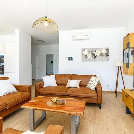 Contemporary Villa Anamari With Heated Pool