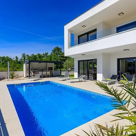 Contemporary Villa Anamari With Heated Pool